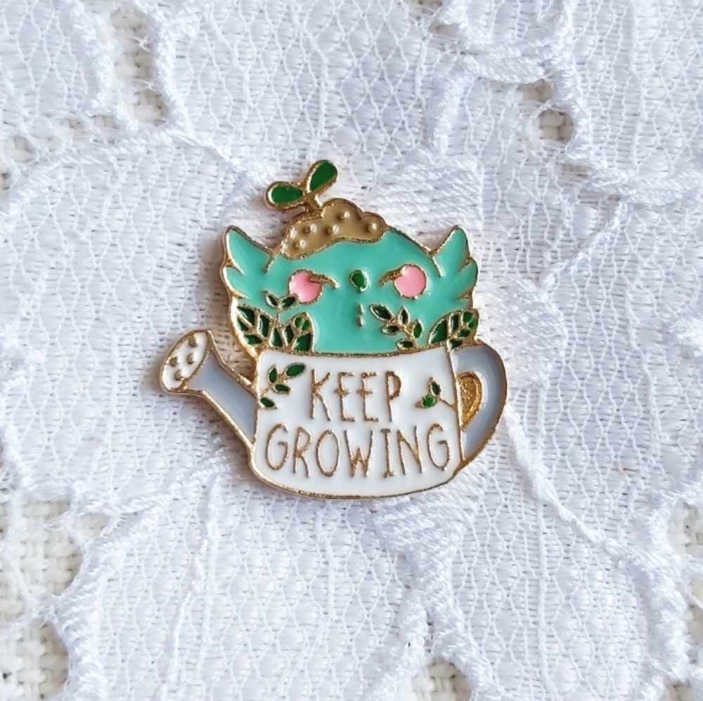 🌱 "Keep Growing" Enamel Pin